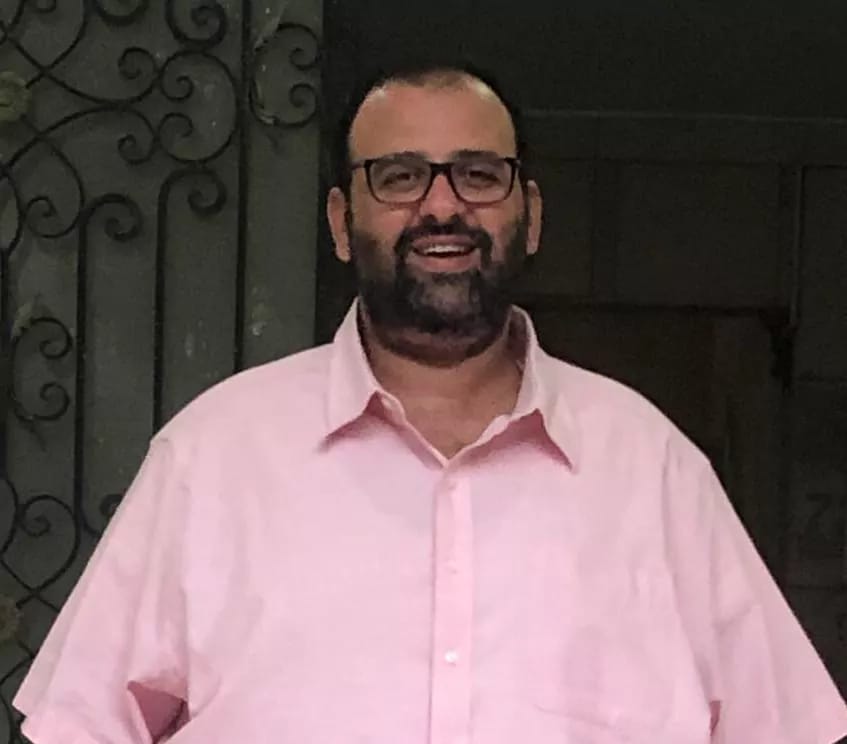 الكاتب محيي الدين جاويش: عقدة الخجل ساعدتني في الغوص داخل النفس البشرية.. البيئة والظروف الاجتماعية تشكلان رأي الكاتب ورؤيته.. ويسرا تكسر النمطية وتفتح عوالم جديدة مفعمة بالمشاعر