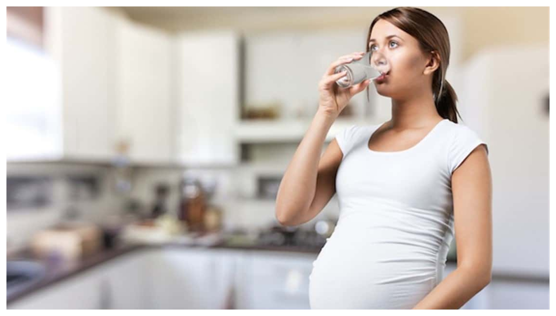 Питьевой режим при беременности. Девушка принимает магний. Можно ли пить соду при отравлении. Беременность хочется много пить