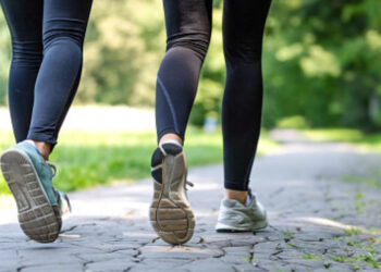 هل تشعر بالملل من الروتين اليومي وتبحث عن طريقة ممتعة ومثيرة لقضاء وقتك؟ إذاً، فإن تطبيق تحدي المشي للترفيه هو ما تحتاجه! فهذا التطبيق المذهل سيأخذك في رحلة مليئة بالمغامرات والتحديات، وستكون قادرًا على استكشاف عالم جديد من خلال خطواتك.