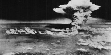 القاء القنبلة النووية في هيروشيما