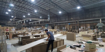 مصنع متقن للأثاث