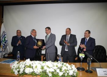 تكريم د. أبمن أبوحديد على هامش مؤتمر مركز البحوث الزراعية