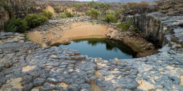 الأعمدة البازلتية