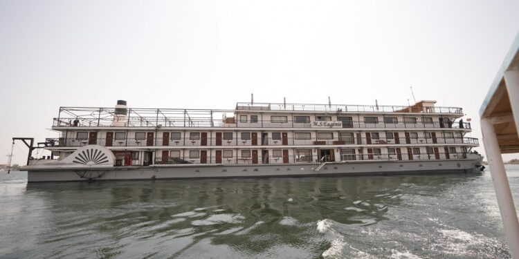 الفندق العائم أوجيني