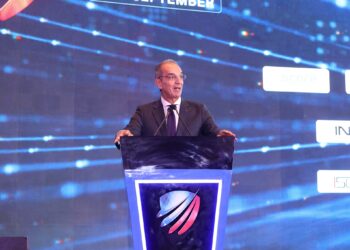 وزير الاتصالات