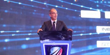 وزير الاتصالات